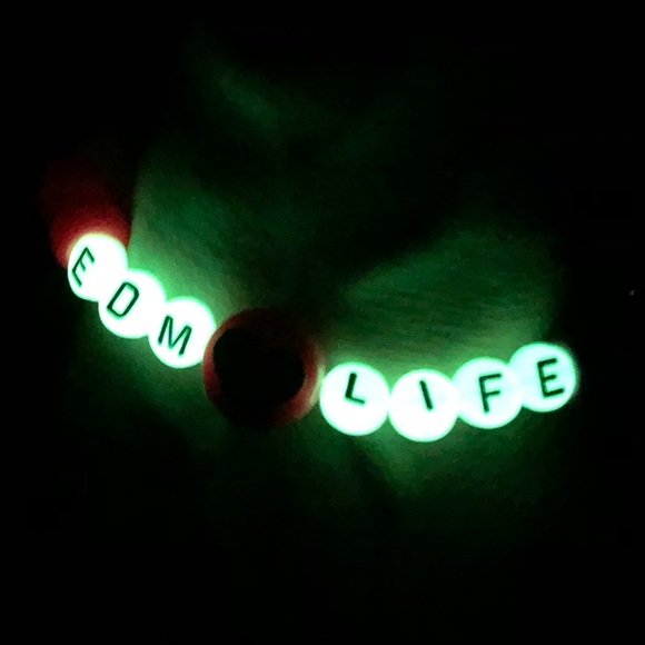 10 Glow in the Dark Worded Kandi Beaded Bracelets - Rave Themed - Picture 4 of 6